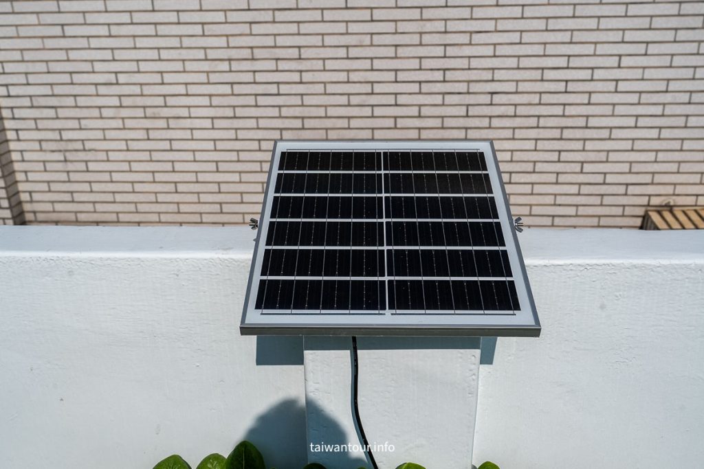 太陽能投射燈太陽能板安裝於戶外空間，免拉電即可供應夜間照明